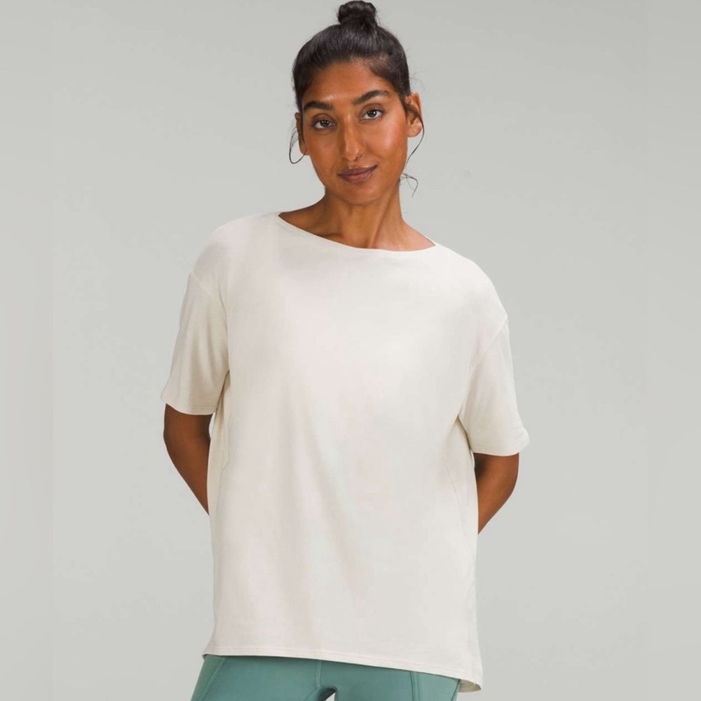 LULULEMON Back in action short sleeve shirt in color Ivory